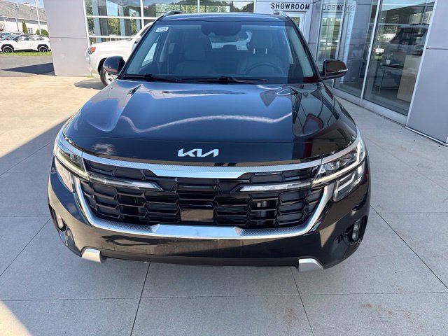 Used 2024 Kia Seltos SX w/ SX Sunroof Package AWD/4WD image 2