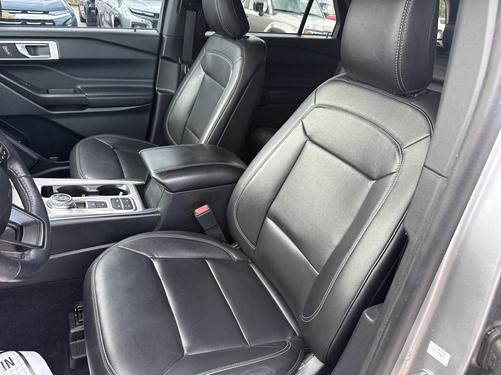 Used 2020 Ford Explorer XLT w/ Equipment Group 202A RWD image 15