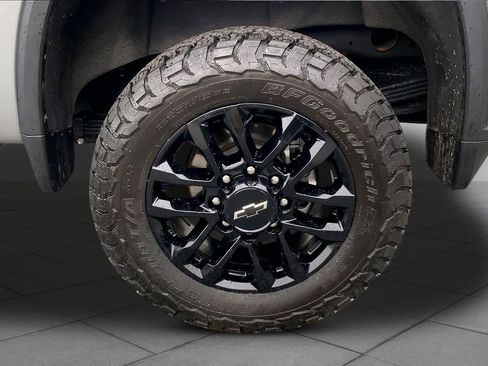Used 2025 Chevrolet Silverado 2500 LT w/ Trail Boss Package AWD/4WD image 11