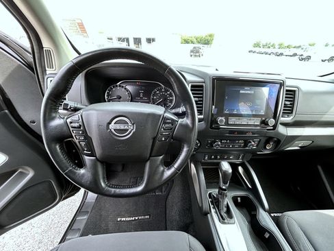 Used 2022 Nissan Frontier SV AWD/4WD image 13