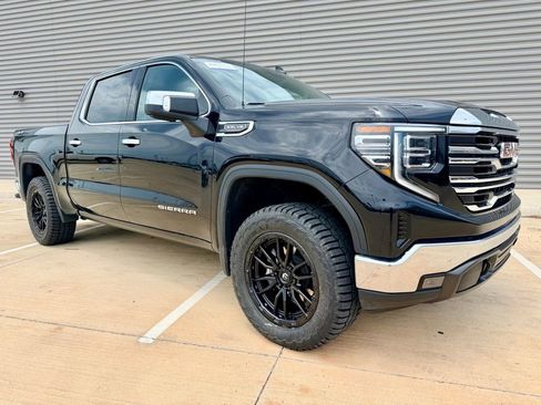 Used 2025 GMC Sierra 1500 SLT AWD/4WD image 1