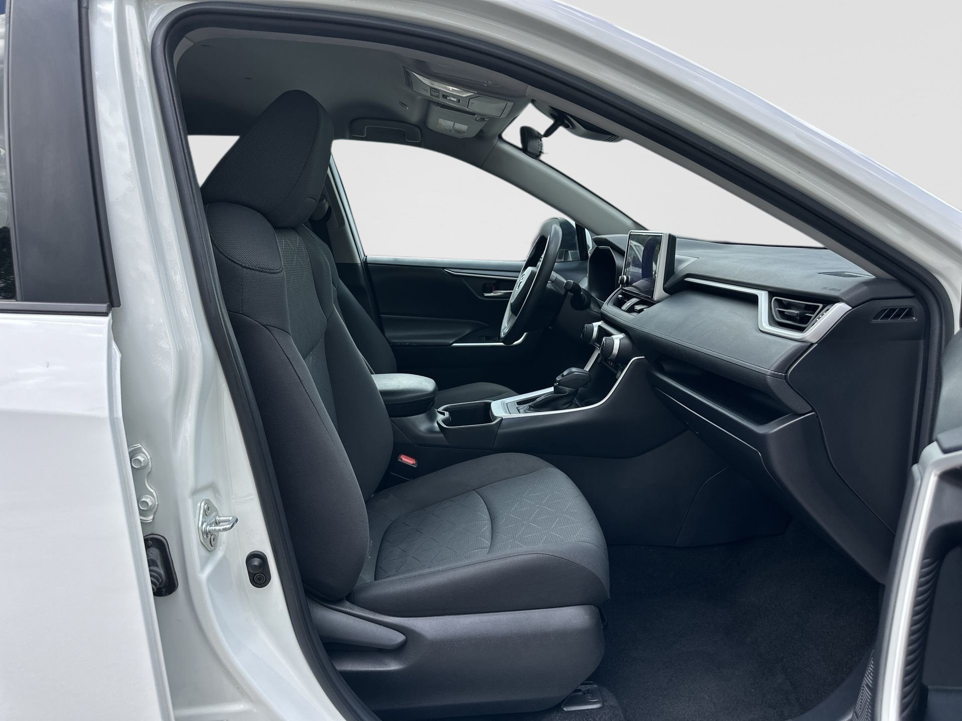 Used 2024 Toyota RAV4 XLE FWD image 27