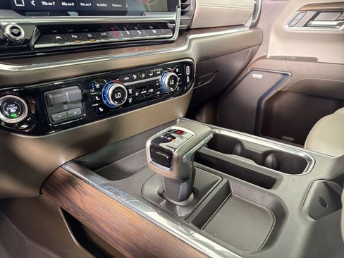 Used 2024 GMC Sierra 1500 SLT w/ SLT Premium Package image 17