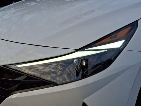 Certified 2023 Hyundai Elantra SEL w/ Convenience Package image 29