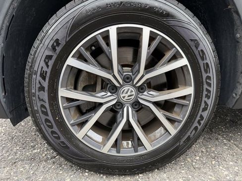 Used 2020 Volkswagen Tiguan SE w/ Panoramic Sunroof Package image 8
