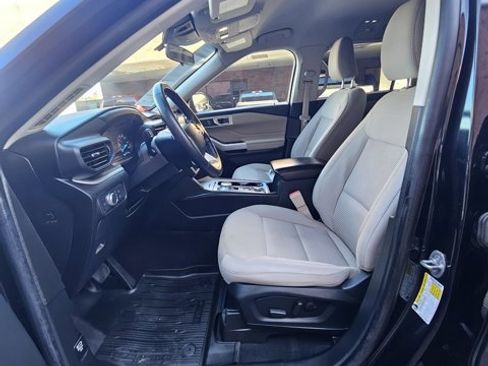 Certified 2022 Ford Explorer XLT w/ Class IV Trailer Tow Package image 11