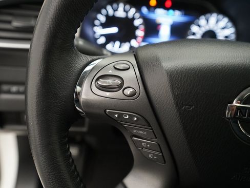 Used 2019 Nissan Murano SV w/ Premium Package image 17