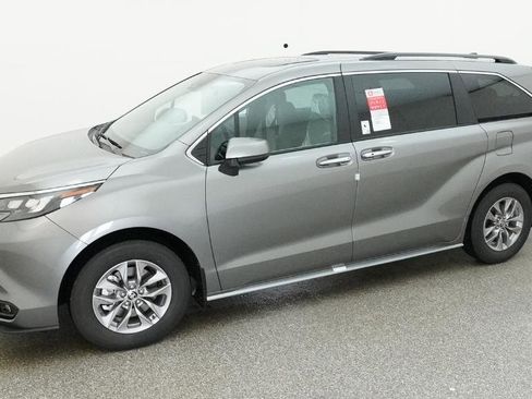 New 2026 Toyota Sienna XLE FWD image 16