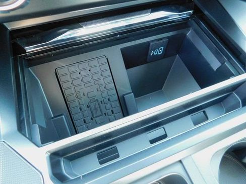 New 2026 Ford F250 Lariat w/ Black Appearance Package image 31