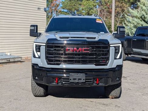 Used 2025 GMC Sierra 2500 AT4X image 8