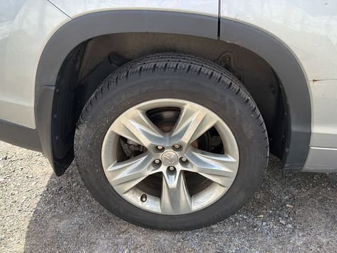 Used 2015 Toyota Highlander Limited image 23