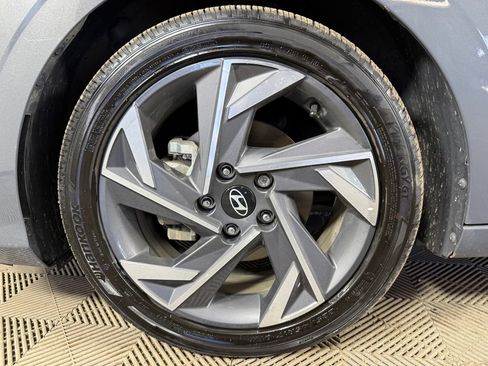 Used 2025 Hyundai Elantra Limited FWD image 21