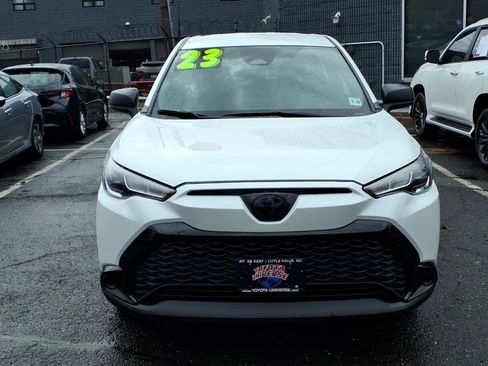 Certified 2023 Toyota Corolla Cross SE image 2