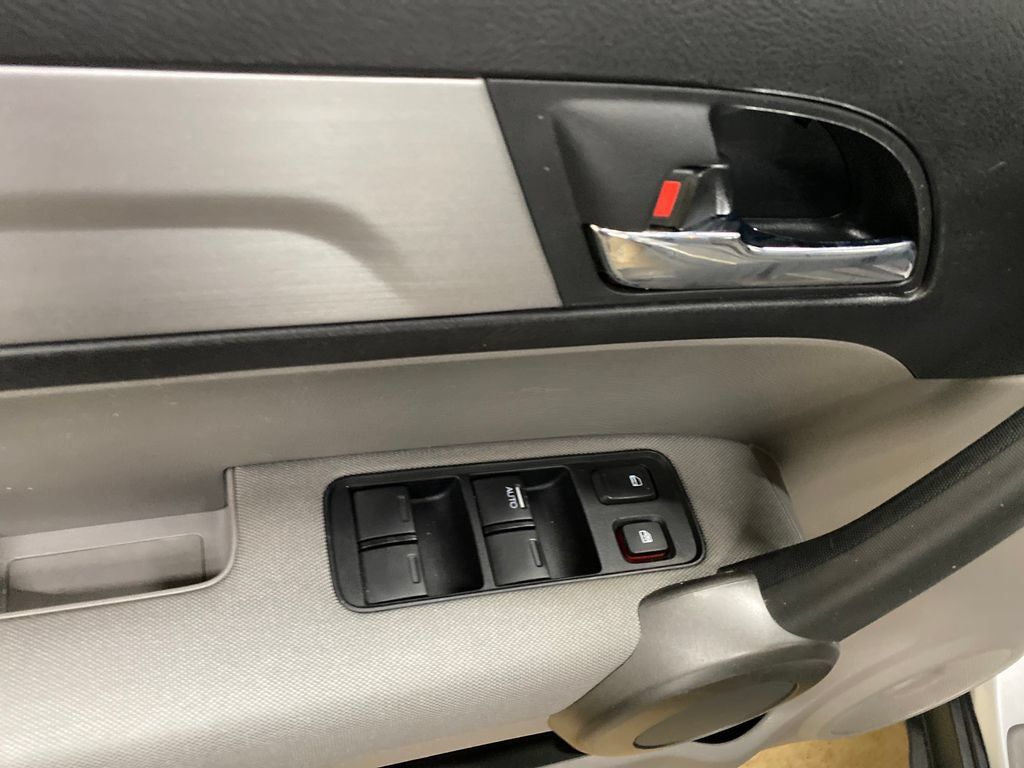 Used 2011 Honda CR-V LX image 9