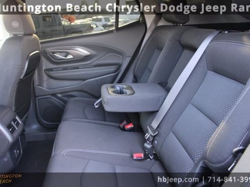 Used 2024 GMC Terrain SLE image 39