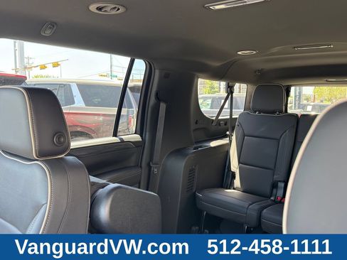 Used 2023 GMC Yukon XL SLT AWD/4WD image 15