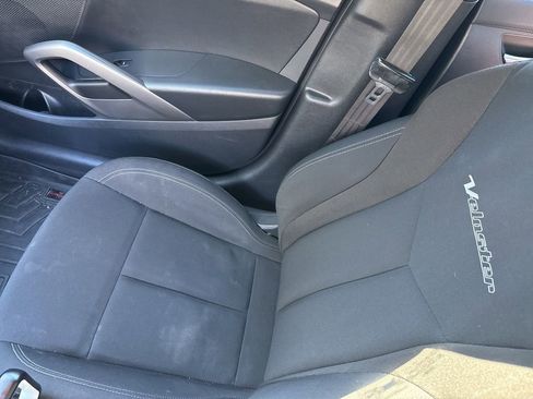 Used 2017 Hyundai Veloster Base image 11