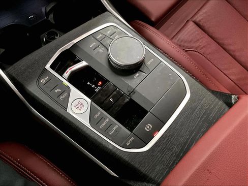 Used 2025 BMW 330i Sedan w/ Convenience Package image 39