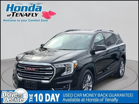 Used 2024 GMC Terrain SLT image 2