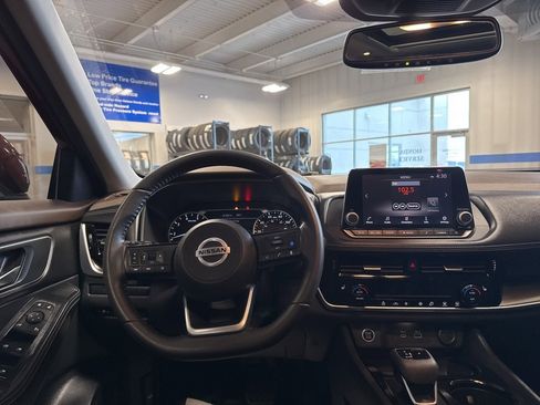 Used 2021 Nissan Rogue SV w/ Premium Package image 10