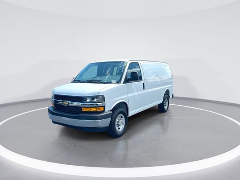 New 2026 Chevrolet Express 2500 w/ Driver Convenience Package RWD image 5