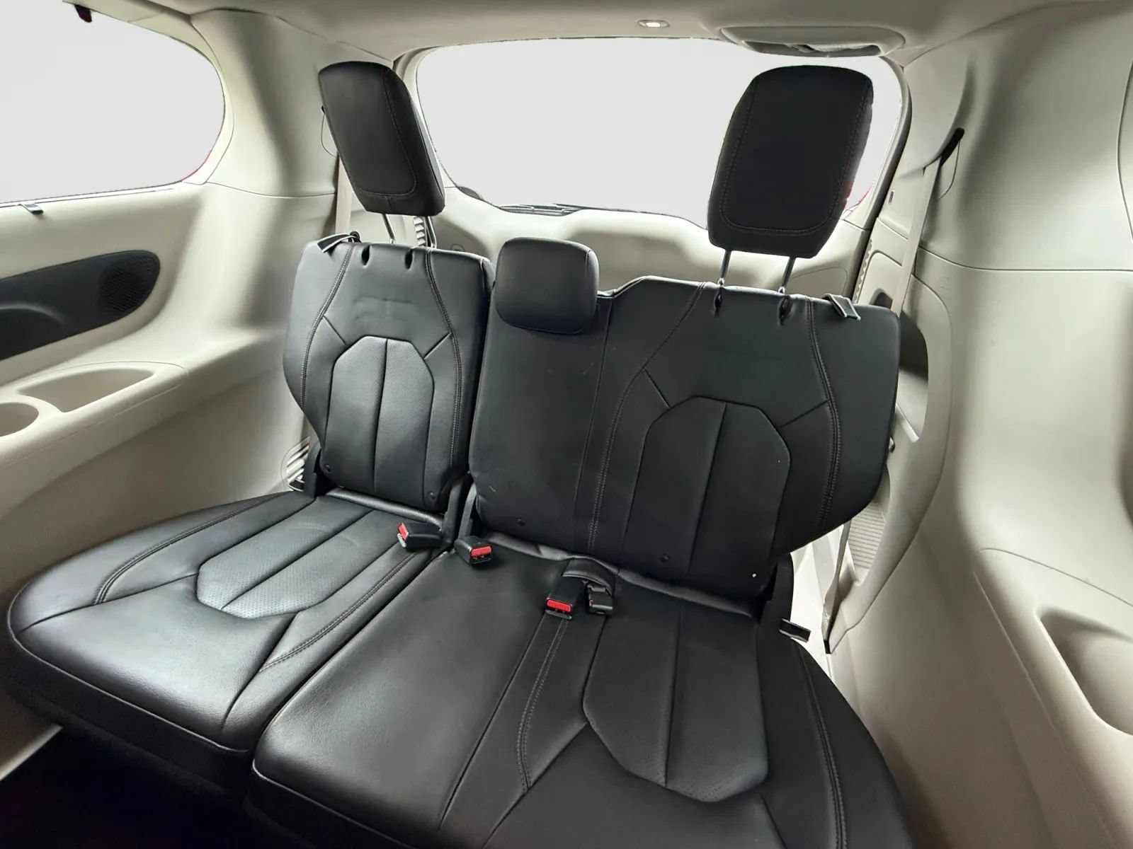 Used 2019 Chrysler Pacifica Touring-L Plus w/ Advanced Safetytec Group FWD image 16