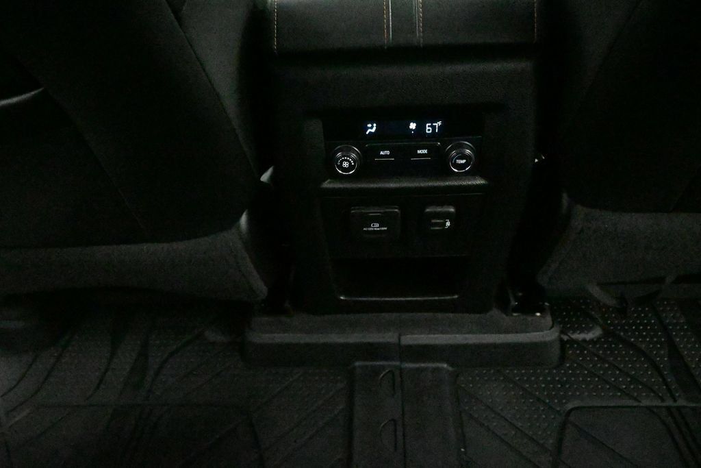 Used 2020 Chevrolet Traverse RS w/ LPO, Floor Liner Package AWD/4WD image 28