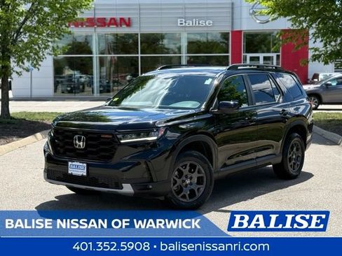 Used 2025 Honda Pilot TrailSport image 1