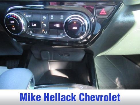 Used 2025 Chevrolet Trax LT w/ Driver Confidence Package image 9