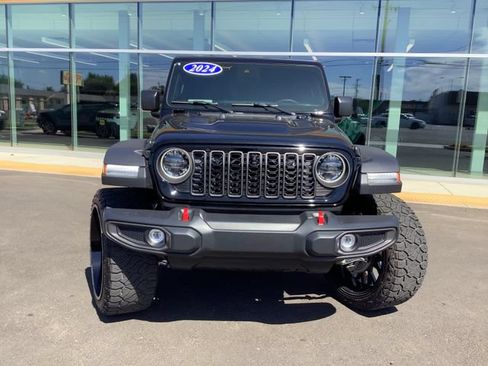 Used 2024 Jeep Wrangler Unlimited Rubicon w/ Technology Group AWD/4WD image 4