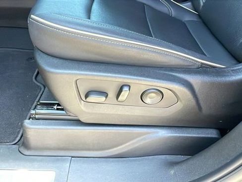 Used 2025 Chevrolet Suburban Premier RWD image 29