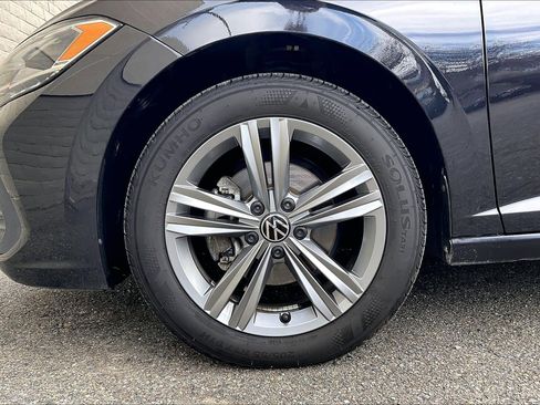 Certified 2024 Volkswagen Jetta SE w/ Panoramic Sunroof Package image 8