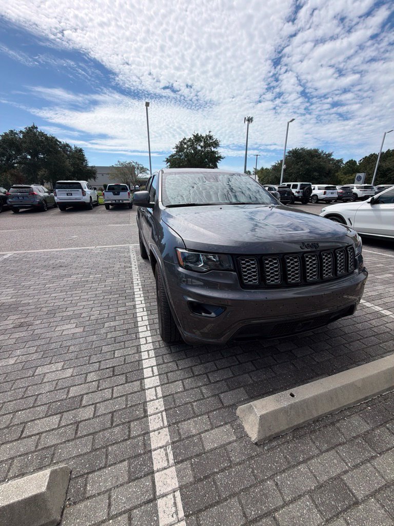 Used 2021 Jeep Grand Cherokee Laredo X RWD image 1
