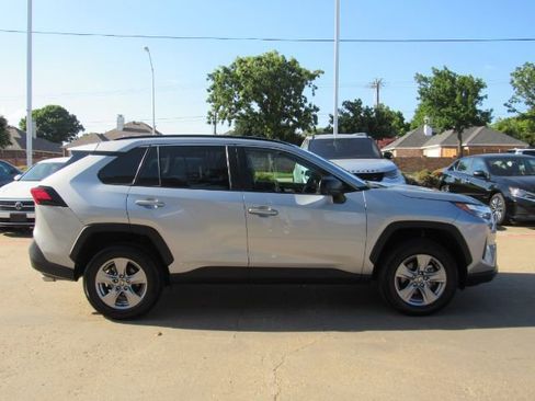 Used 2025 Toyota RAV4 LE image 5