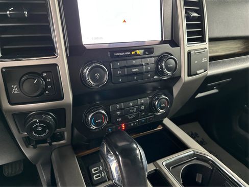 Used 2020 Ford F150 Lariat image 27