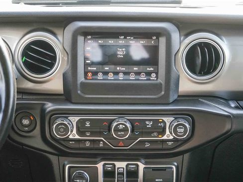 Used 2020 Jeep Wrangler Unlimited Sahara image 13