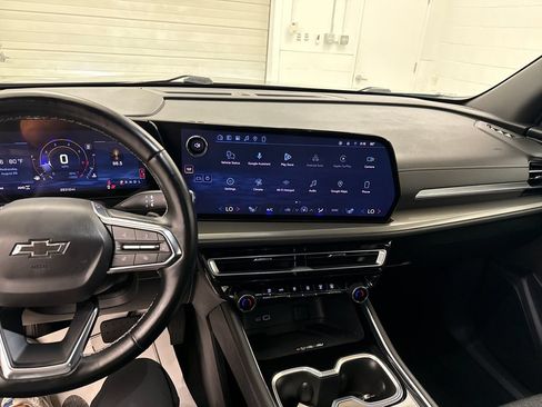 Used 2024 Chevrolet Traverse LT w/ Midnight/Sport Edition AWD/4WD image 12