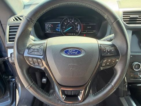 Used 2018 Ford Explorer XLT w/ Equipment Group 202A AWD/4WD image 13