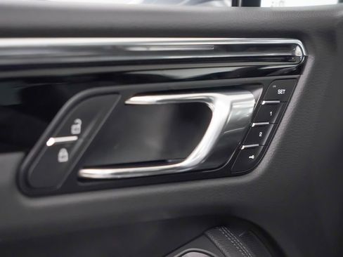 Certified 2026 Porsche Macan AWD/4WD image 22