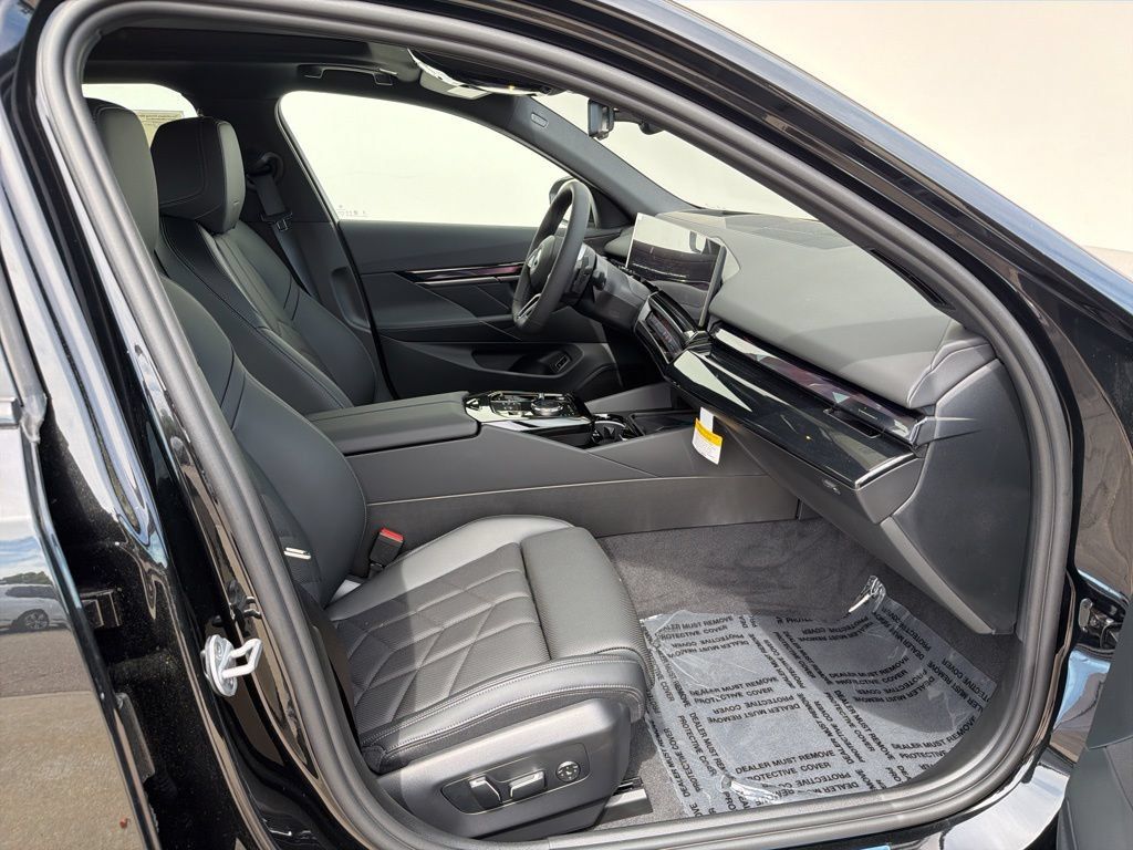 New 2027 BMW 550e xDrive AWD/4WD image 22