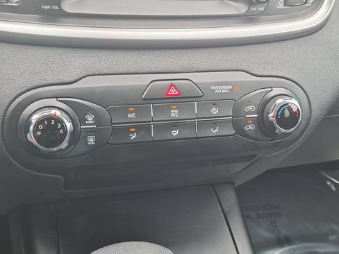 Used 2019 Kia Sorento FWD image 19