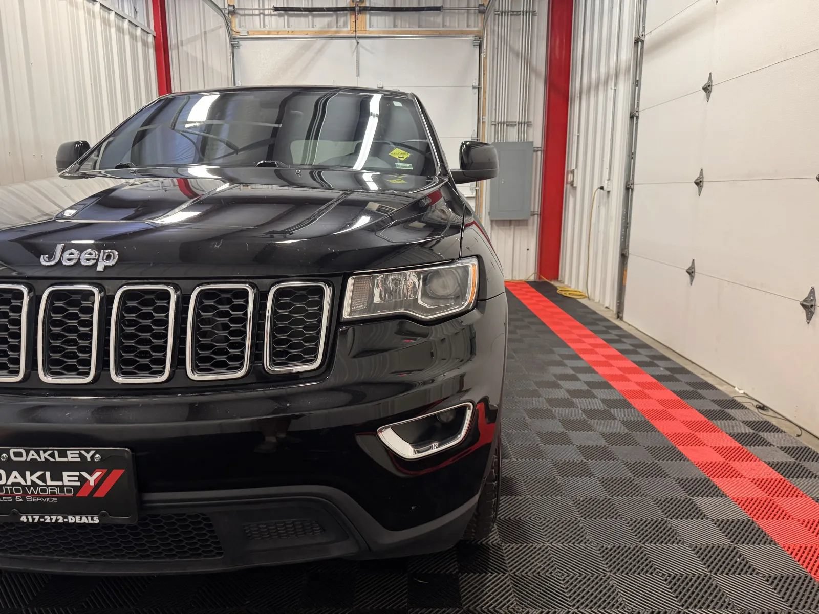 Used 2017 Jeep Grand Cherokee Laredo w/ Quick Order Package 23E AWD/4WD image 8