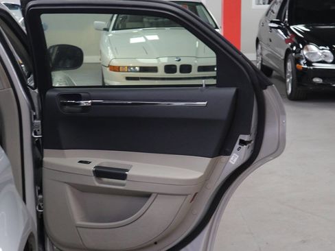 Used 2006 Chrysler 300 SRT8 w/ SRT Option Group II image 19