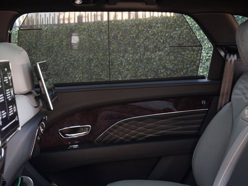 New 2025 Bentley Bentayga Extended Wheelbase image 25