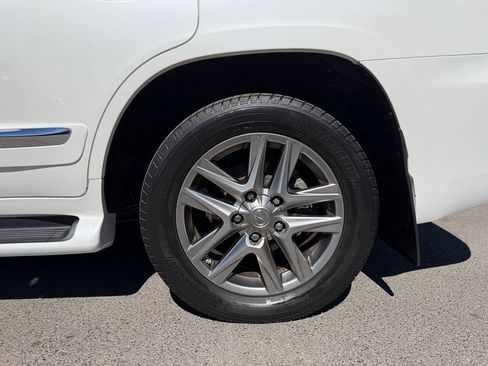 Used 2013 Lexus LX 570 4WD w/ Luxury Pkg image 24