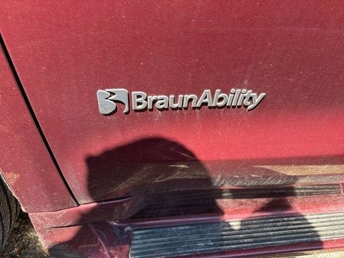 Used 2021 Chrysler Voyager Lxi FWD image 3