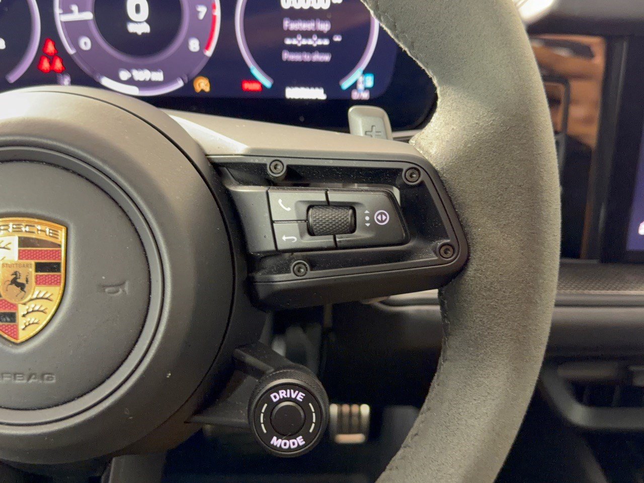 Certified 2025 Porsche Cayenne GTS AWD/4WD image 19