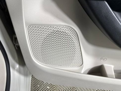 Used 2019 Chrysler Pacifica Limited image 29