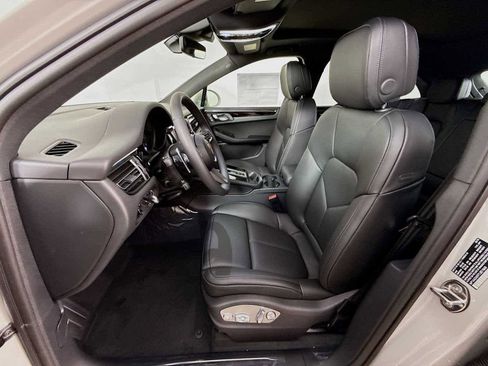 Used 2026 Porsche Macan image 5