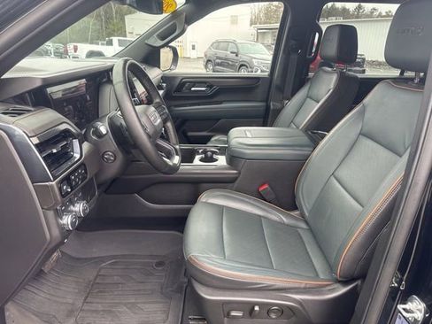 Used 2025 GMC Yukon XL AT4 image 11